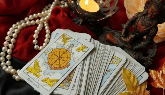 Що чекає на знаки Зодіаку наступного тижня: гороскоп за картами Таро