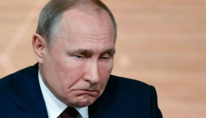 Упав з ліжка і корчився в судомах: в Росії повідомили про зупинку серця у Путіна