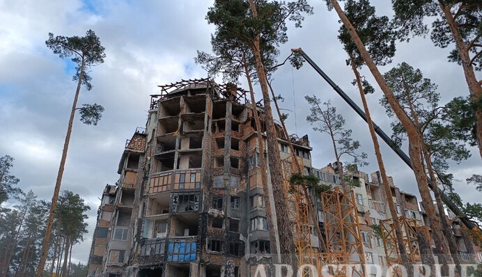 Больше всего пострадал за войну: в Ирпене восстанавливают район "Ирпенские липки", фоторепортаж