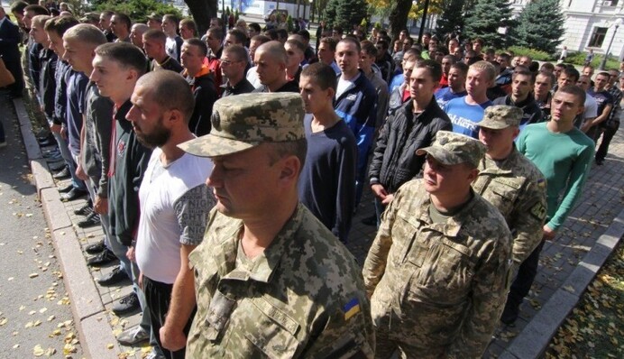 Інцидент з перевіркою військовозобов'язаних в Чернівцях: відео і реакція ТЦК