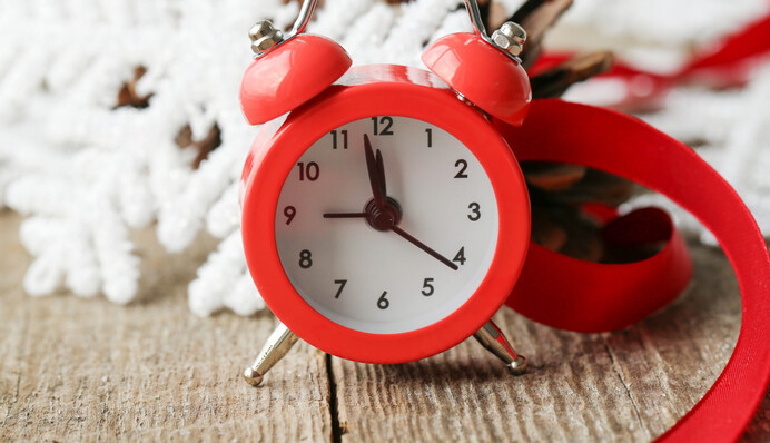 Украина переходит на зимнее время: в какую сторону следует перевести стрелки часов