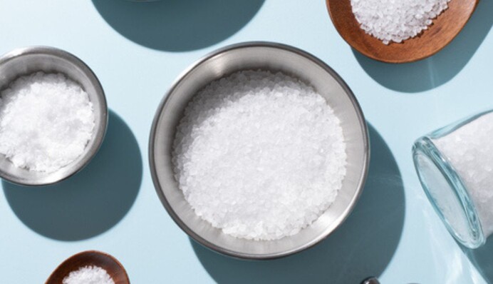 Правда ли полезнее употреблять в пищу морскую соль, чем обычную промышленную