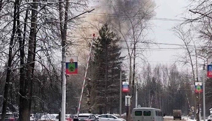 В Росії потужна "бавовна" на заводі, де випускають вибухівку: в небо піднявся стовп диму: фото і відео