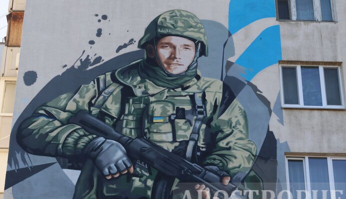 Символи мужності, сили та чистоти душі: фото п'яти нових патріотичних муралів в Києві