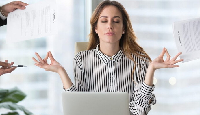 Тельцы могут пойти на эксперименты, Львов заметят на работе: гороскоп на 1 ноября для всех знаков