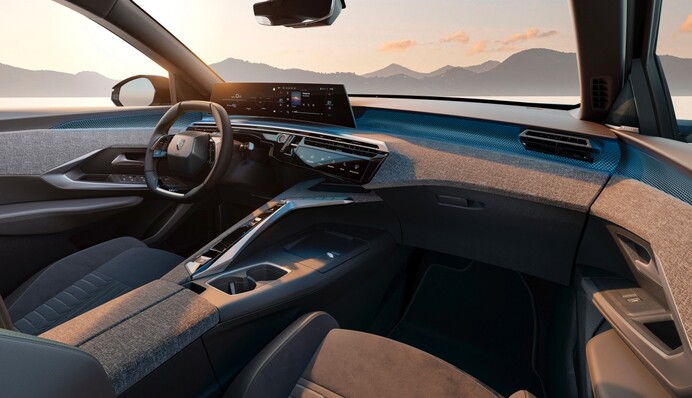 Голка в салоні авто: навіщо вона потрібна