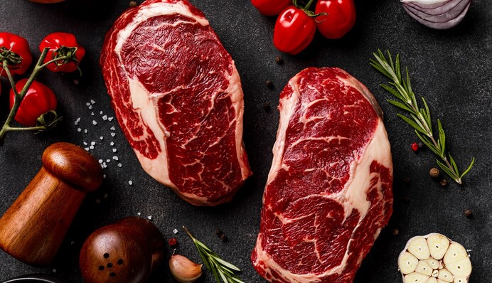 Ученые рассказали, как мясо может навредить здоровью: особенно опасны бекон и хот-доги