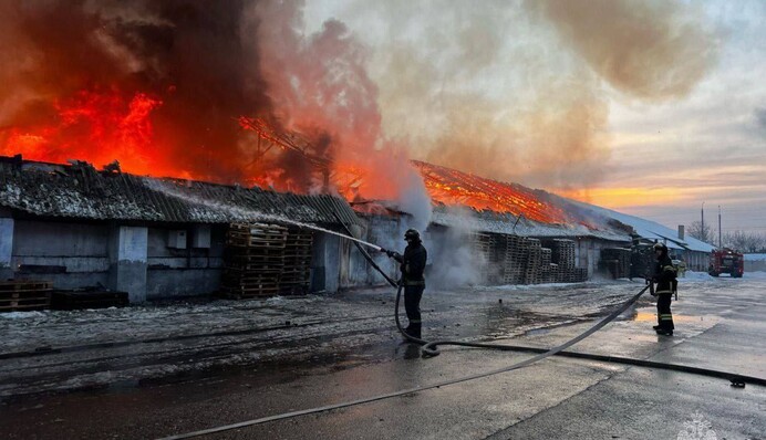 В России снова пылает: фото и видео мощной 
