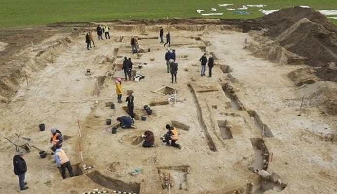 В Германии раскопали здание бронзового века, которое может быть залом приемов легендарного короля Хинца, фото