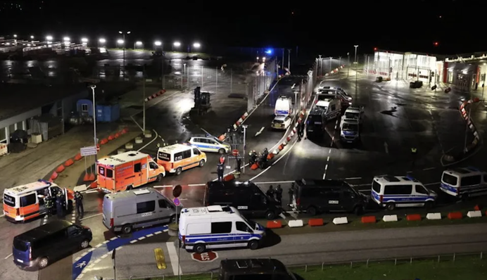 Захват заложников в аэропорту Гамбурга: преступник сдался полиции