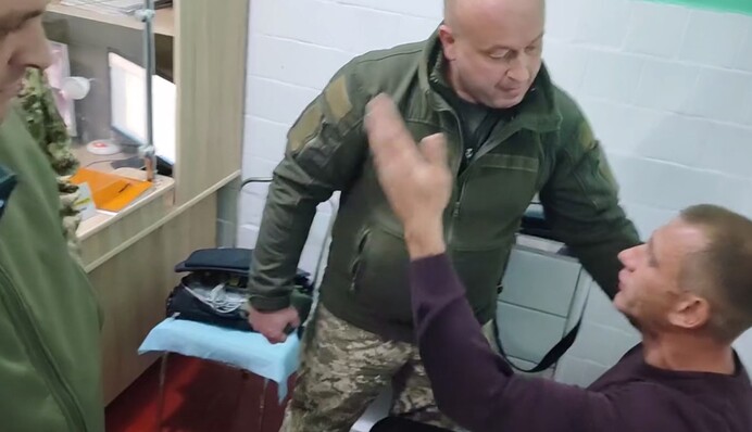 Похищают людей из больницы: на Хмельниччине ТЦК оказался в центре скандала, видео