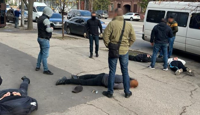 Угрожали перевозчикам 