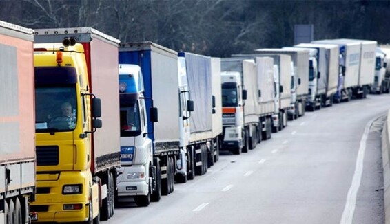 Грузовики пропускают только на одном ПП: какая ситуация на границе с Польшей