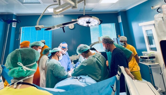 Іншого способу врятувати не було: у Львові хірурги пришили дівчині ногу задом наперед, фото