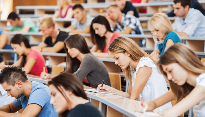 З днем студента 2023! Найкращі листівки та привітання у віршах та прозі