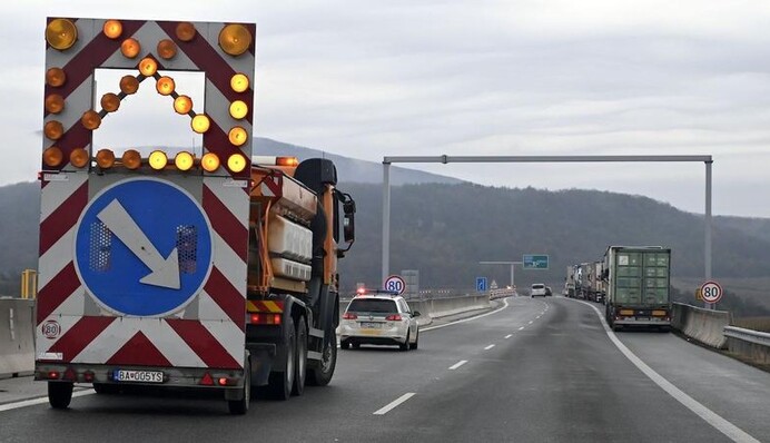 Подыгрывают полякам: еще в одной стране ЕС перекрыли границу с Украиной