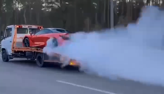 В Киеве загорелся суперкар за 300 тысяч долларов: видео