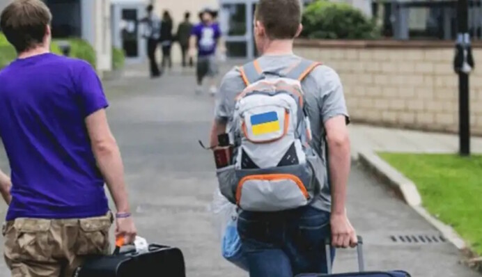 Студентам можуть дозволити виїжджати з України: що відомо про ініціативу влади