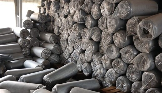 В Запорожье нашли 200 тонн пролежавшей более года гумпомощи, фото