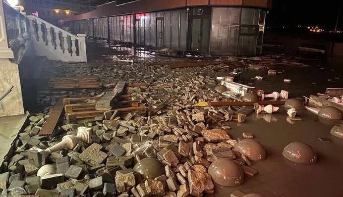 Камни с неба просили? Ураган снес дом в Сочи, в Крыму есть погибший и пострадавшие, видео