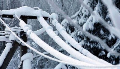 Сніг, дощі і штормовий вітер: погода випробує Україну новою порцією негоди, карти