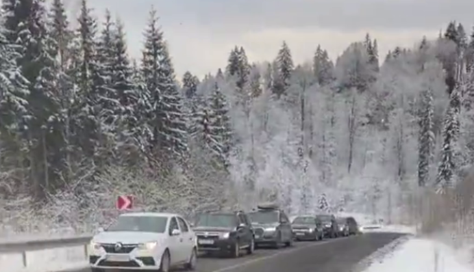 ТЦК сделают план за полчаса: на трассе в Буковель заметили сотни авто, видео