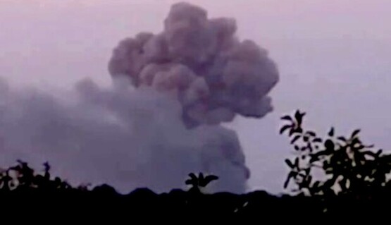 В России пожаловались на массовую атаку дронов, в Крыму раздались десятки взрывов, фото