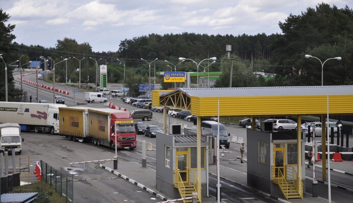Словацькі перевізники розблокували рух для вантажівок: яка ситуація на кордоні