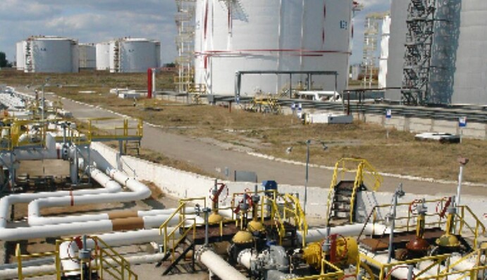 Дроны атаковали нефтебазу: появились подробности ночной 