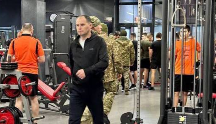 Из задержанных сформируют батальон: фото и видео рейда ТЦК по спортзалам Ужгорода