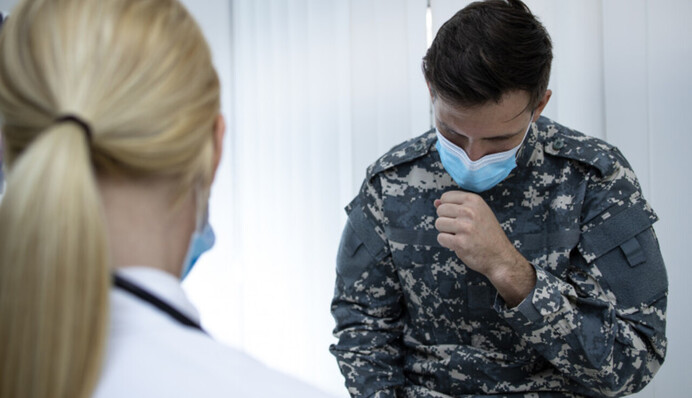 У чоловіків лікарі почали вимагати дозволи від ТЦК: що треба знати