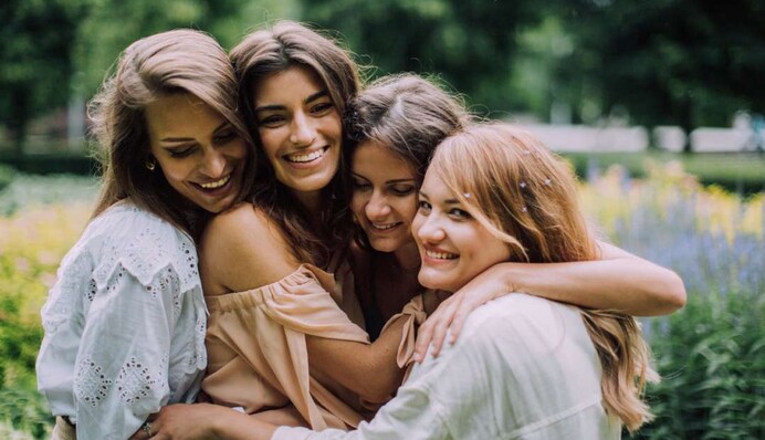 Заведут много друзей: пять знаков Зодиака в 2024 году ждут невероятные изменения в жизни