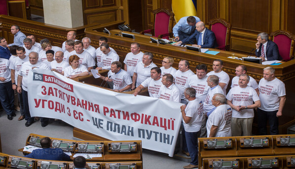 Кабмин поручил провести ревизию запасов зерна на элеваторах