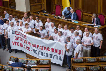 Кабмин поручил провести ревизию запасов зерна на элеваторах