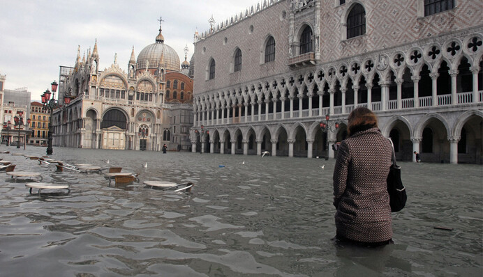 Мемы и фотожабы на аварию в киевском метро