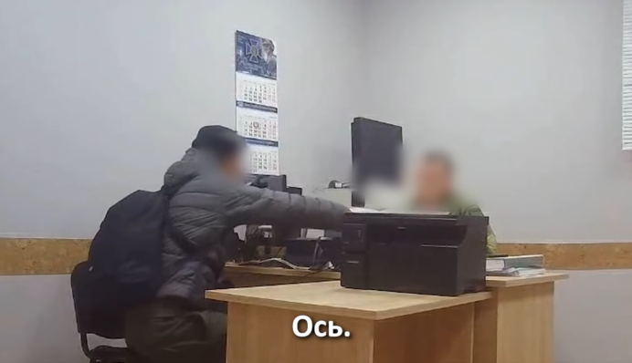 Глаза боятся, руки дают: уклонист попытался выехать за 1500 евро, видео