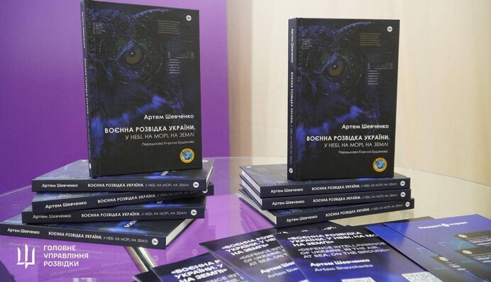 Известный журналист представил новую книгу о войне: кому он посвятил ее