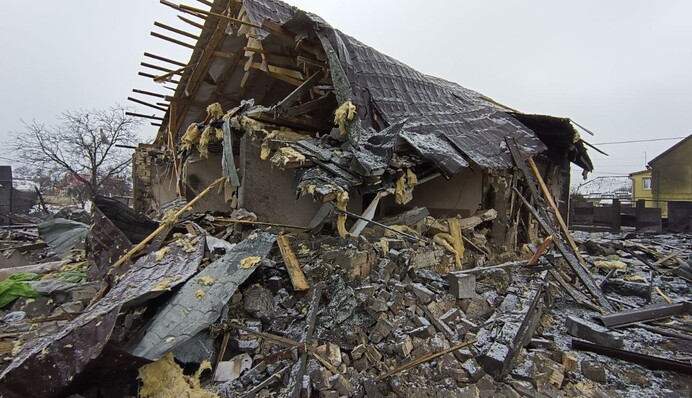 Дома разрушены до основания: эксклюзивные фото последствий ракетной атаки РФ в Бортничах