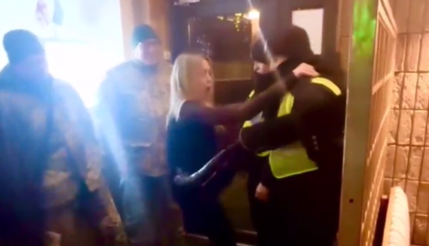 Цього разу від ТЦК ніхто не тікав: в нічному закладі Полтави військовим влаштували прийом з танцями, відео