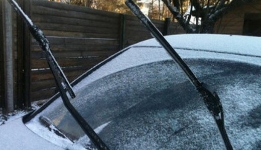 Чи можна підіймати двірники авто на ніч: водіям озвучили відповідь