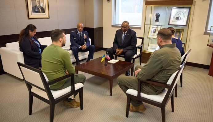 Зеленский начал визит в США и встретился с Остином: первые подробности