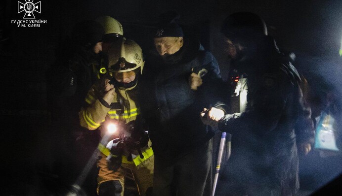 Киев атаковали 10 баллистическими ракетами: новые кадры последствий российского удара