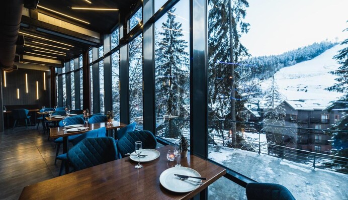 Кава за 100 гривень і борщ за 300: у скільки обійдеться відпочинок у Буковелі, фото