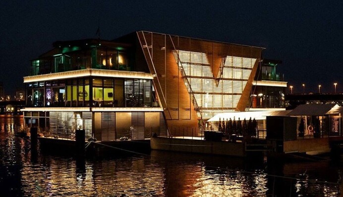 Не спортзалами едиными: в Киеве ТЦК пришли в "жир-топ" ресторан