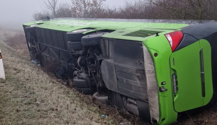 В Словаччині перекинувся автобус, що прямував в Україну: серед постраждалих є діти, фото і відео