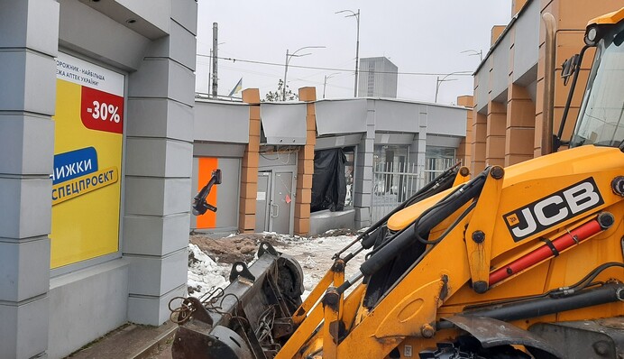 Ситуація погіршується: над тунелем метрополітену в Києві почали просідати будівлі, фото