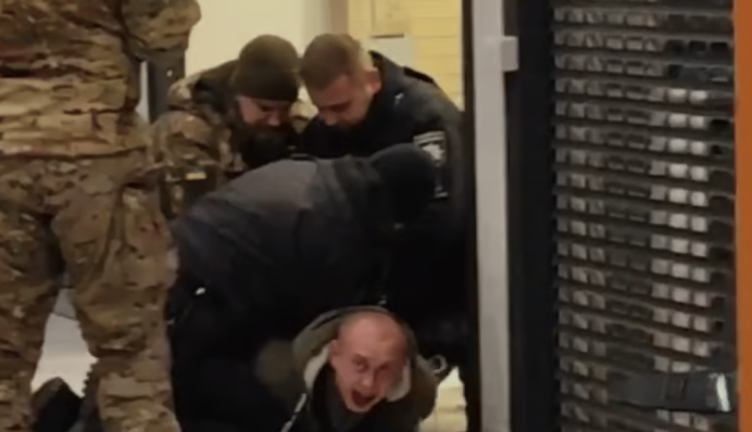 У львівському супермаркеті затримали чоловіка: як все було насправді і до чого тут ТЦК, відео