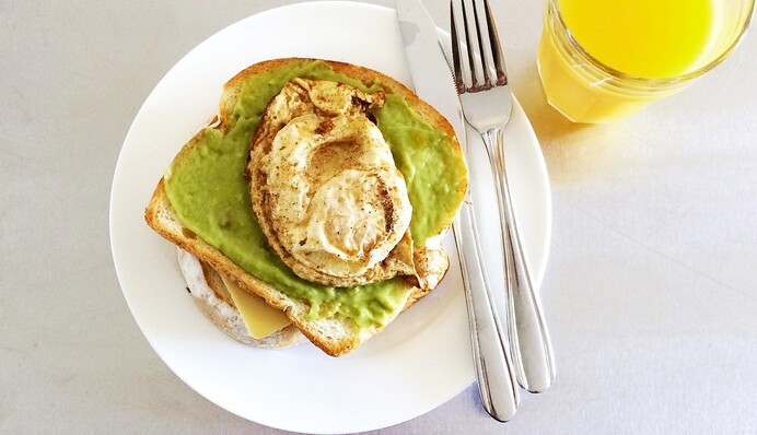 Какая еда поможет облегчить похмелье: эксперт посоветовала полезные продукты