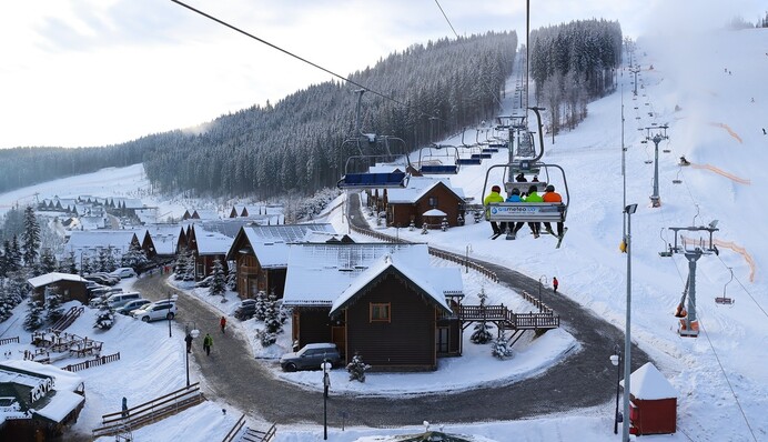 Прайс з видом на Говерлу: в мережі показали ціни алкоголю на Буковелі