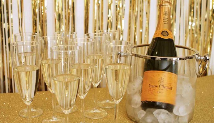 Как сохранить пузыри в открытом шампанском: два лайфхака
